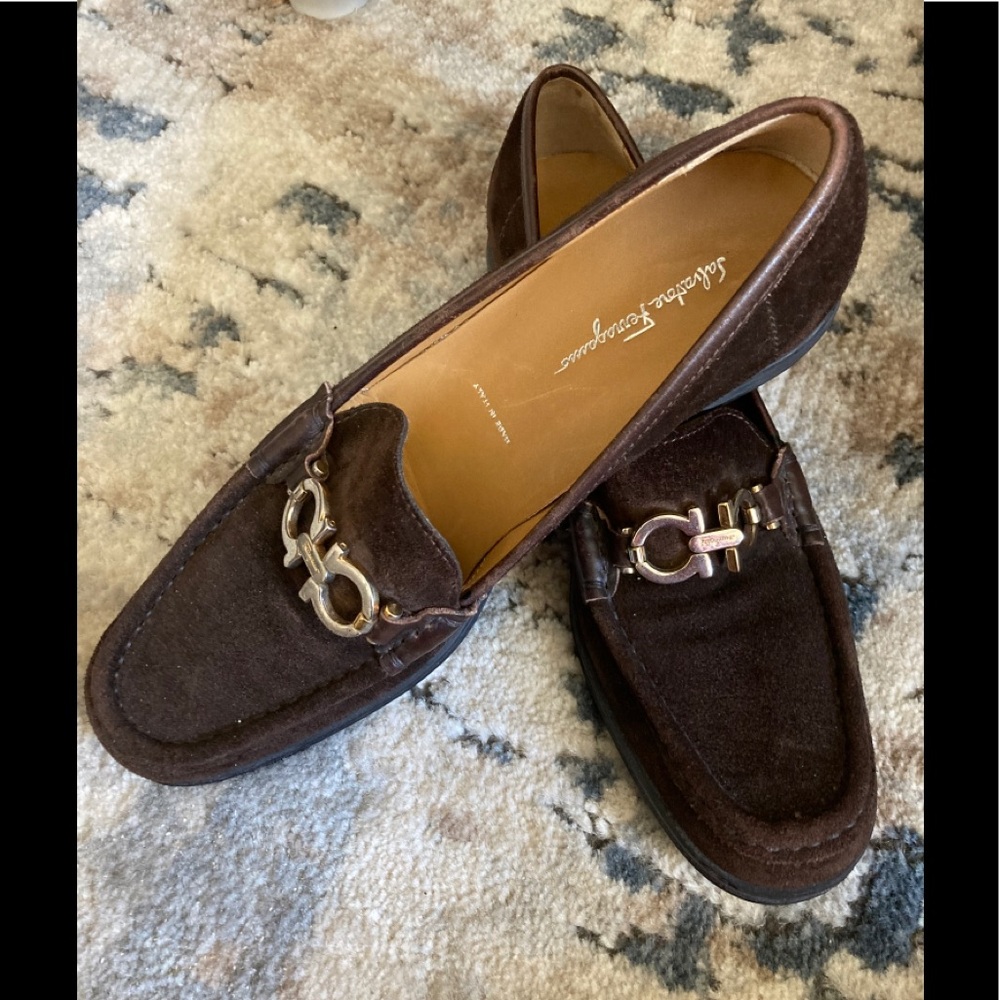 SALVATORE FERRAGAMO BROWN SUEDE LOAFERS NEW 7.5B